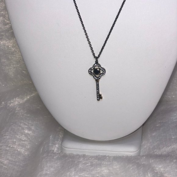 Stella & Dot Clover Key Necklace Hematite - Picture 4 of 7